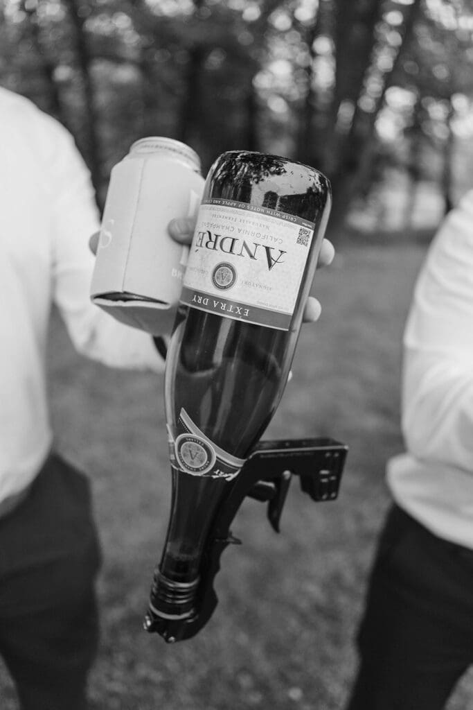 Unique  wedding champagne bottle servicing device